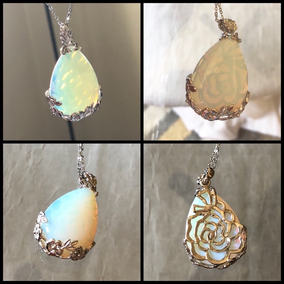 Jewelry - A moonstone necklace. New with free gift. See pict